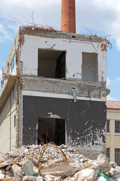 Abandoned Factory Building Big Pile Demolition Debris — Stock Photo, Image