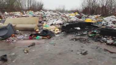 Yasadışı Çöplük Alanı Enkaz Çevre Kirliliği Sorunu