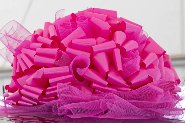 Big Pink Bow Ribbon Bij Surprise Gift Decor — Stockfoto