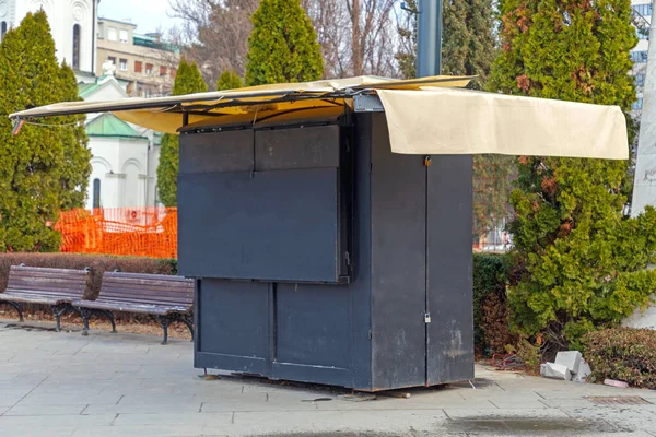 Uzavřený Stánek Kiosk Během Studené Zimní Sezóny — Stock fotografie