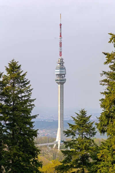 Belgrad Serbia Kwietnia 2020 Wieża Telewizyjna Szczycie Góry Avala Pobliżu — Zdjęcie stockowe