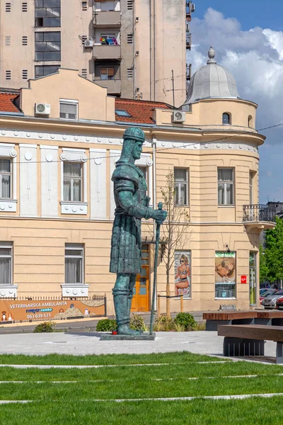 2021年5月2日 塞尔维亚贝尔格莱德 雕塑家Svetomir Arsic Basara在贝尔格莱德市中心的新的专制纪念碑 — 图库照片