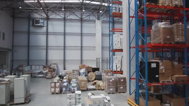 Distributionszentrum Fulfilment Warehouse Geschäftsgebäude Innenausbau — Stockvideo