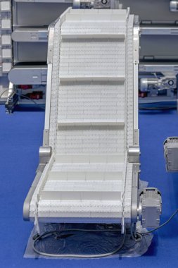 Fabrika Üretim Hattı 'nda Beyaz Plastik Taşıyıcı Kayışı