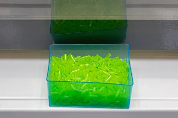Νέα Πράσινα Πλαστικά Μέρη Στην Παραγωγή Μπανιέρας — Φωτογραφία Αρχείου