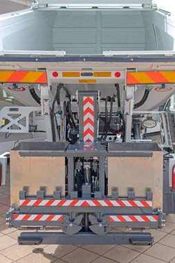 Modern Çöp Kamyonu Aracının Arka Görünümü