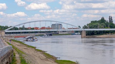 Szeged Macaristan 'daki Tisa Nehri üzerindeki Belvarosi Köprüsü