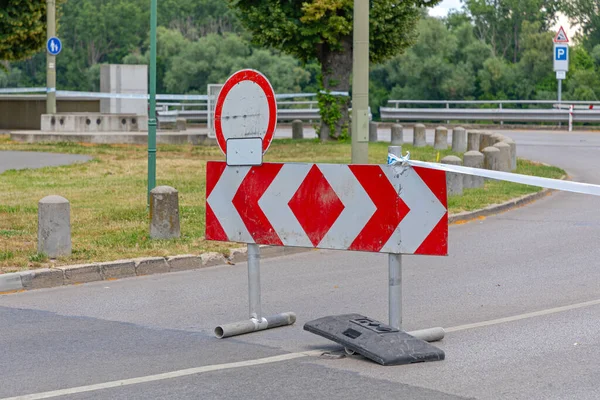 Barrier Sign Bij Middle Street Tijdelijke Sluiting Van Weg — Stockfoto
