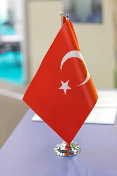 Маленький Флаг Турции Столом — стоковое фото