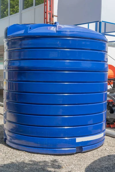 Tanque Água Azul Grande Para Uso Agrícola — Fotografia de Stock