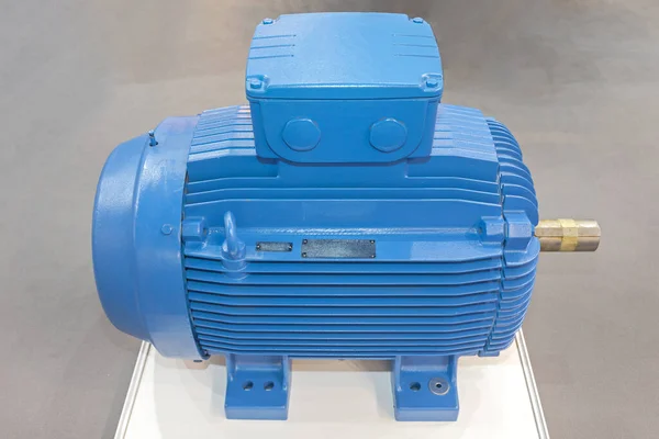 Большой Промышленный Синий Электромотор — стоковое фото