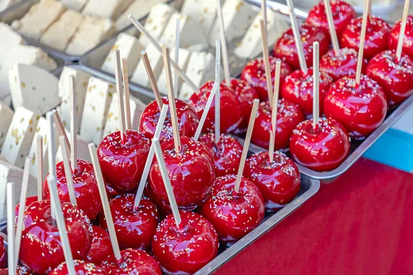 Mele Caramellate Rosse Dolce Dessert Bastoncini — Foto Stock