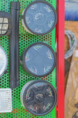 Traktörler için Yeni Kontrol Paneli Çevirme Ölçüleri