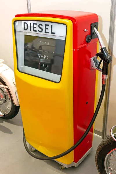 Máquina Llenado Diesel Estilo Vintage Gasolinera —  Fotos de Stock
