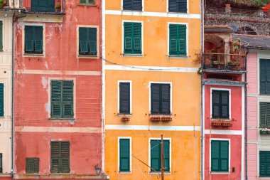 Portofino İtalya 'daki Evlerde Renkli Cephe