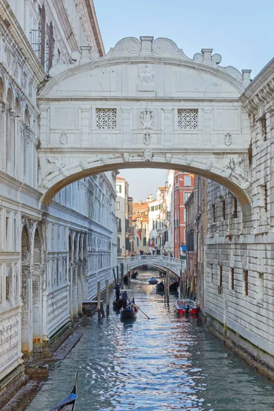 Pont Des Visites Sur Canal Venise Italie — Photo