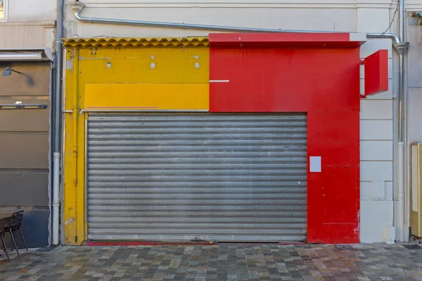 Yellow Red Dual Business Shop Cannes Frankrijk — Stockfoto