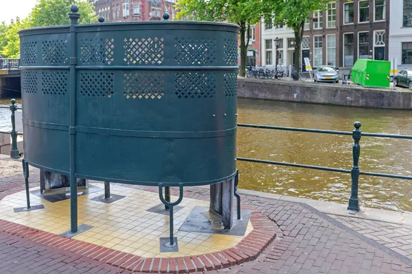 Freestanding Močová Kabina Sidewalk Amsterdamu Nizozemsko — Stock fotografie
