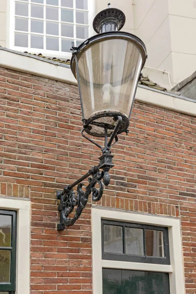 Stare Oprawy Oświetleniowe Budynku Amsterdam Holandia — Zdjęcie stockowe