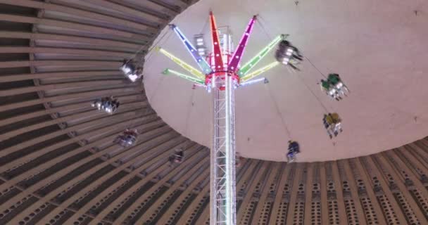 Chain Carrousel Tower Fun Fair Ride Hall — Stockvideo