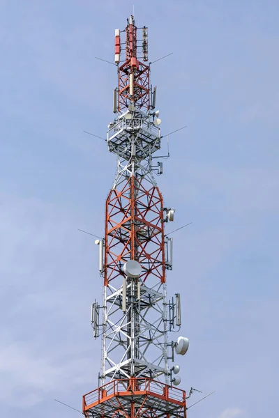 Communication Tower Structure Antennas Wireless Gsm Network Internet Top — Stock Photo, Image