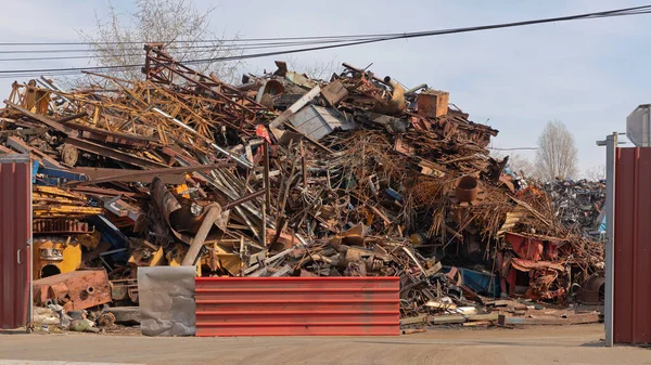 Velká Hromada Kovového Šrotu Připravena Recyklaci — Stock fotografie