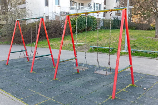 Metallkettenschaukeln Auf Kinderspielplatz Freien — Stockfoto