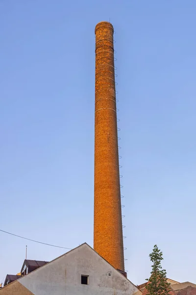 Высокий Кирпичный Дымоход Скадарлии — стоковое фото
