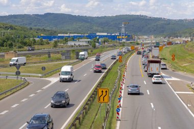 Belgrad, Sırbistan - 06 Ağustos 2021: Sırbistan 'ın Ikea kenti yakınlarındaki Ana Otoyol Koridorunda Karayolları Çalışmaları.