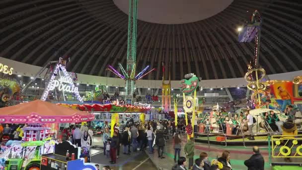베오그라드 세르비아 2019 Crowd People Amusement Park Expo Hall Winter — 비디오