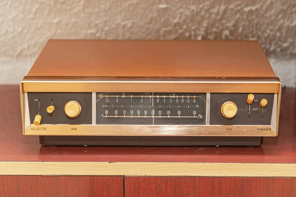 Old Radio Receiver Unit Wooden Shelf — Stock Photo, Image