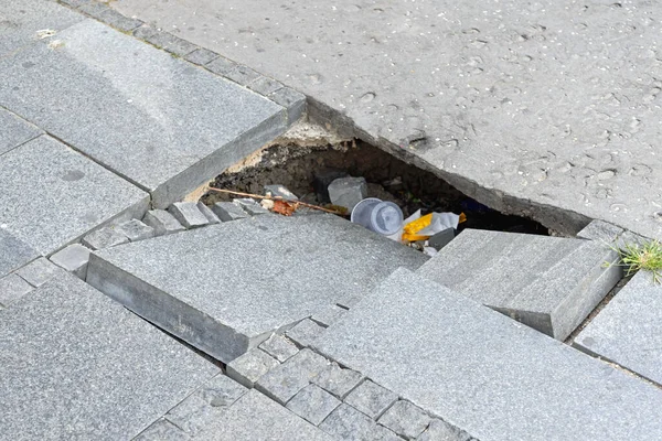 Offenes Spülloch Straße Mit Fliesen Gefahr — Stockfoto