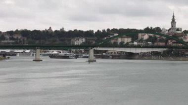 Sava Nehri üzerindeki Eski Köprü Belgrad Yaz Günü