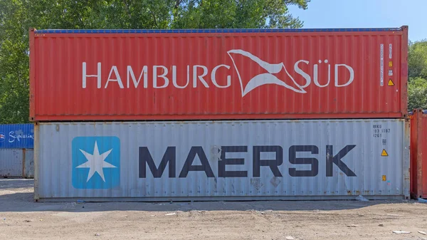 Belgrado Serbia Agosto 2021 Contenedores Carga Apilados Hamburg Sud Maersk —  Fotos de Stock