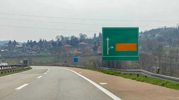 Firma Junta Información Verde Autopista Serbia — Foto de Stock