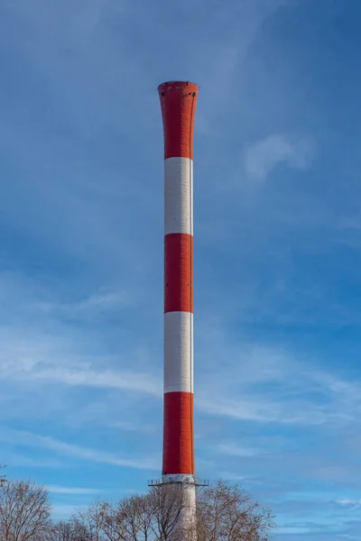 Rode Witte Schoorsteen Bij Thermische Centrale — Stockfoto