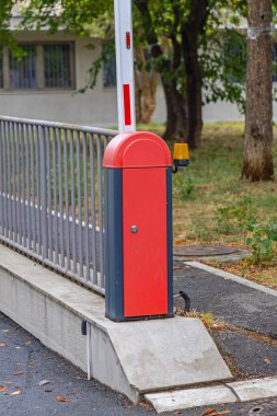 Parlayan Kehribar Işıklı Uzaktan Kontrollü Otopark Bariyeri