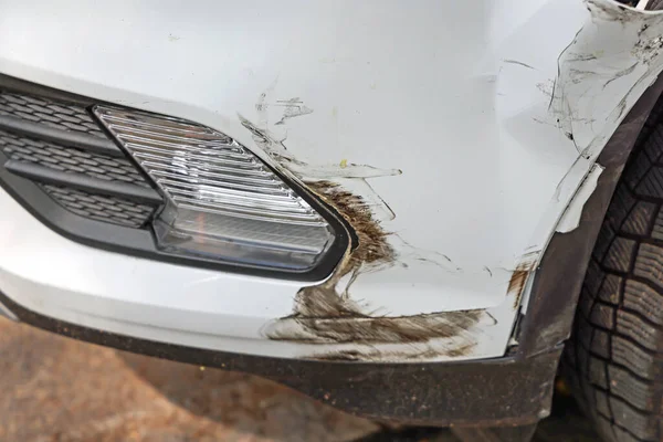 Pequeños Daños Por Accidente Parachoques Delantero Coche Blanco —  Fotos de Stock