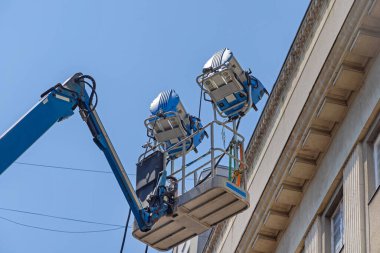 Platform Crane Film Set 'te İki Büyük Video Yapım Yansıtıcısı