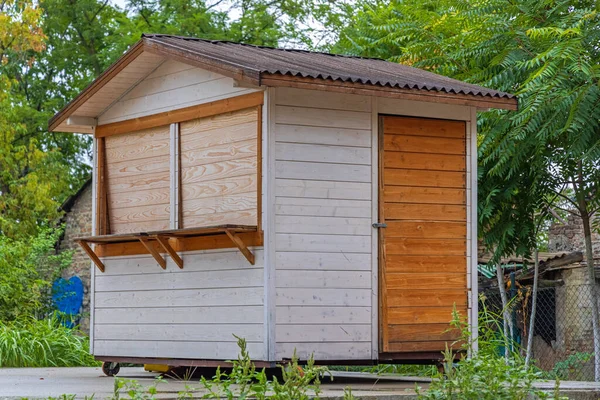 Gesloten Houten Schuur Kiosk Tijdelijke Bar Structuur — Stockfoto