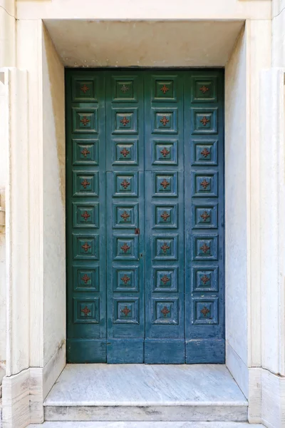 Porta da igreja — Fotografia de Stock