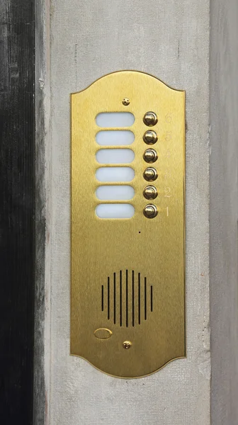 Интерком Brass Doorbell — стоковое фото