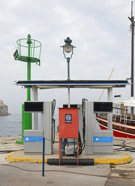 Stazione di rifornimento marina — Foto Stock