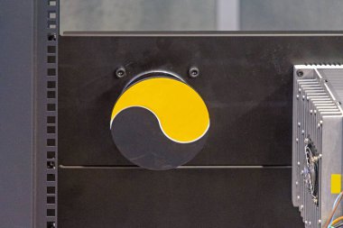 Dönen Yin Yang İşaret Dengesi Elektrikli Motor