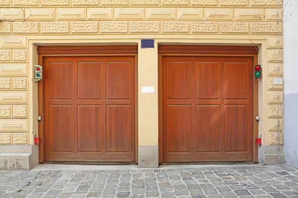 Πόρτες γκαράζ — Φωτογραφία Αρχείου