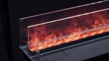 Buhar Yangını İllüzyonu Uzun Cam Evli Şömineye Yol Açtı