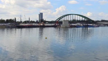 Belgrad 'ın Sava Nehri' ndeki Eski Yeşil Kemer Köprüsü Kaldırma Alanı, Sırbistan Yazı