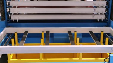 Otomatik Panel Değiştirme Makinesi Metal Çerçeve Atölyesi İşlemi