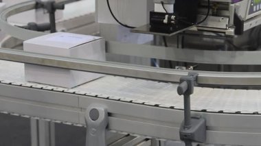 Taşıma bandı Üretiminde Foil Pullama Kutuları Paketleri