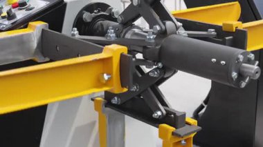 Sayfa Metal Çözücü Baskı Makinesi İşlemi Dönüştürülüyor